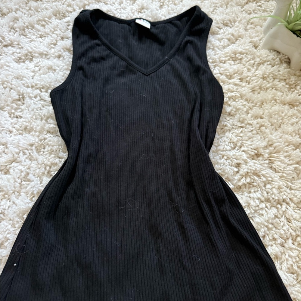 WIHOLL Black Ribbed Tank Top